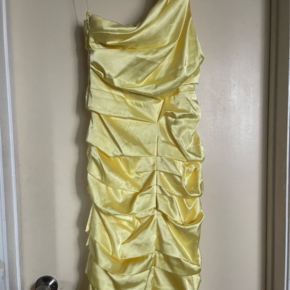 Satin yellow knee length dress. - Picture 2 of 4